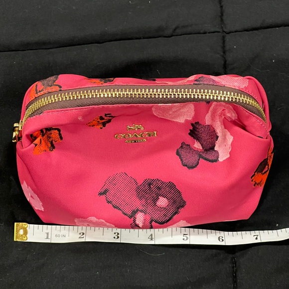 Beautiful Little Coach Makeup Bag - Picture 8 of 9